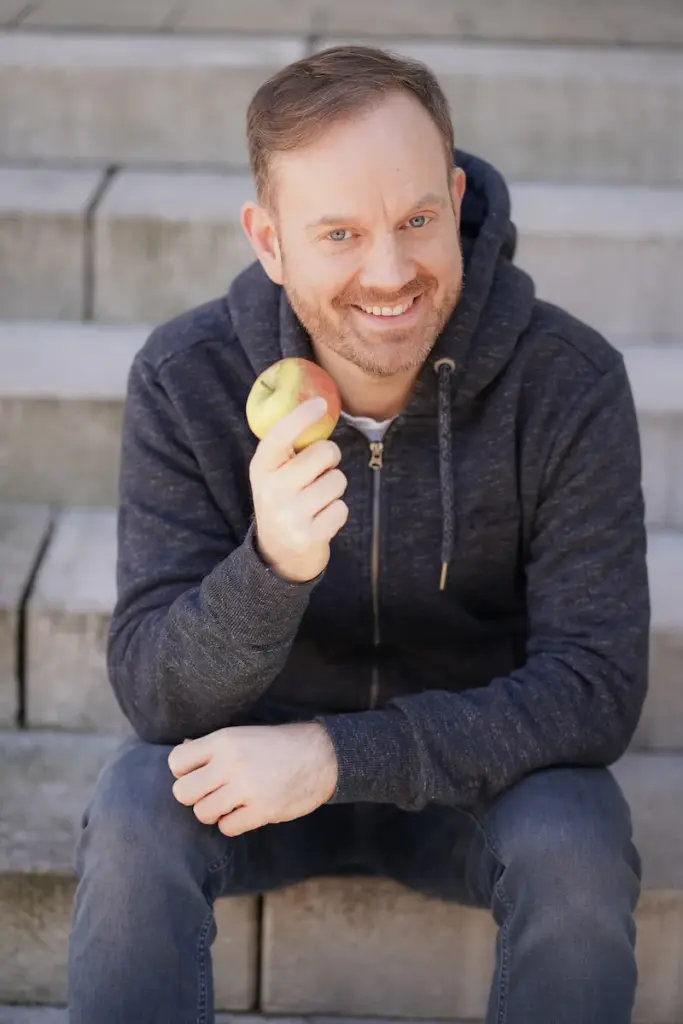 Dirk mit Apfel